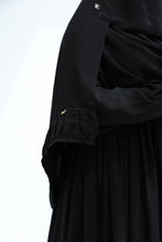 Load image into Gallery viewer, Shimmery Ruffle Border (Royal Black)
